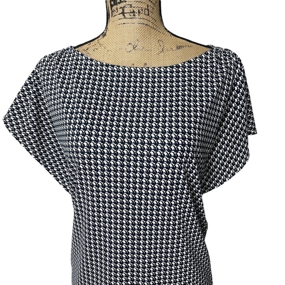 Ann Taylor Flutter Sleeve Blouse Navy and White with Circles and Band Waist Top - Picture 4 of 12